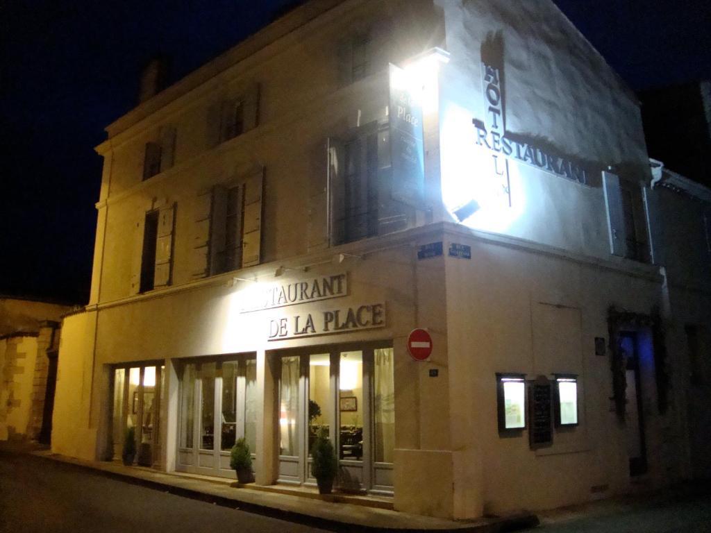 Hotel Restaurant De La Place Saint-Jean-dʼAngély Buitenkant foto